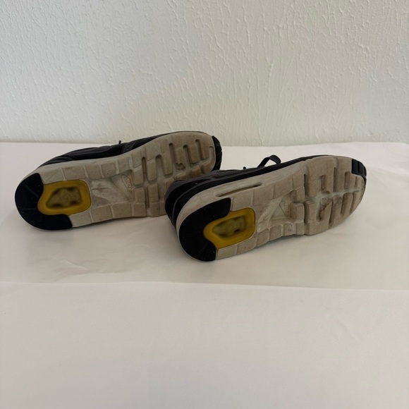 Nike Air Max 1 Ultra Essential in Black and Anthracite - Picture 7 of 11